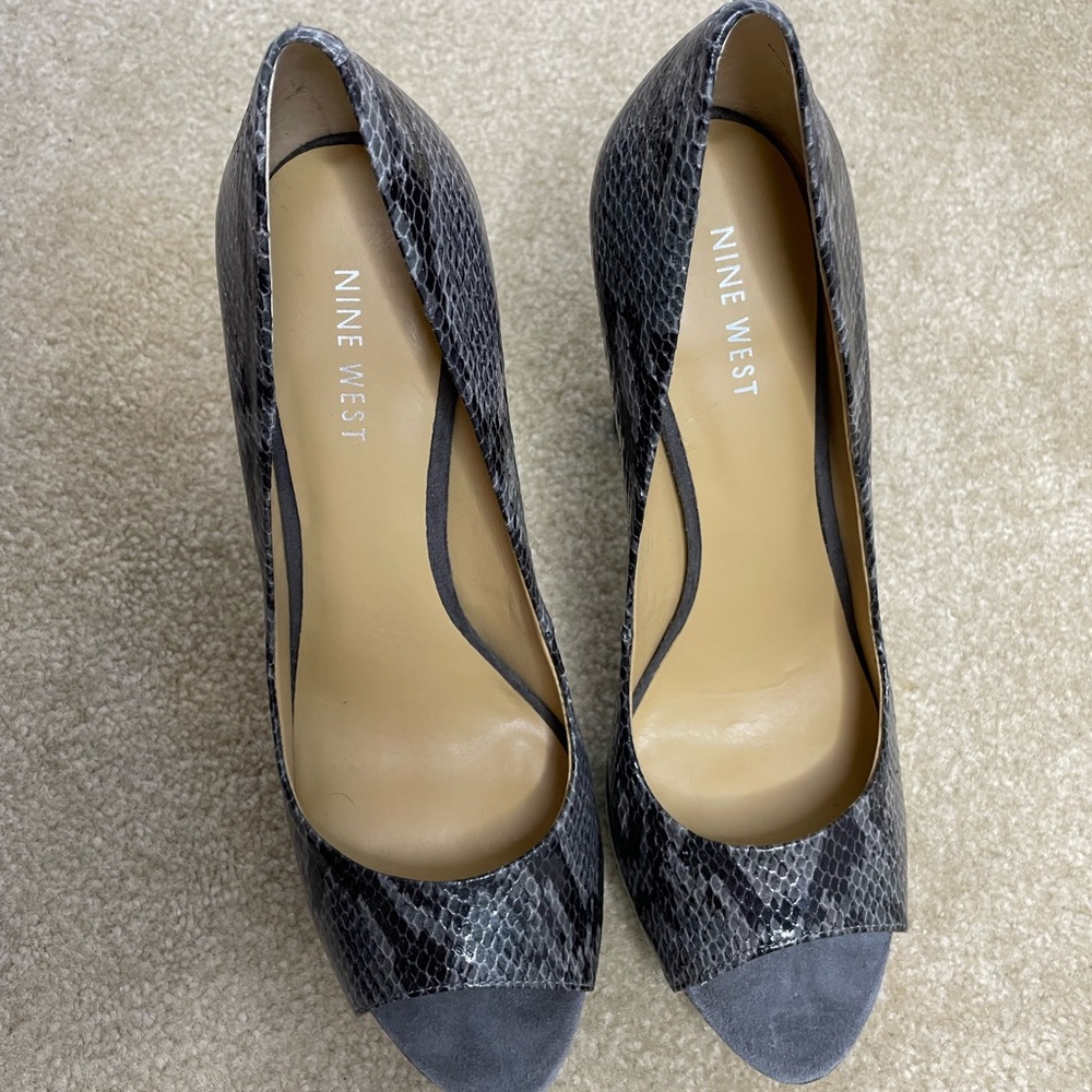 Brand new Nine West black and grey snakeskin open toe heels size 8M